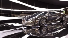 Яркие отражения в Bugatti Veyron